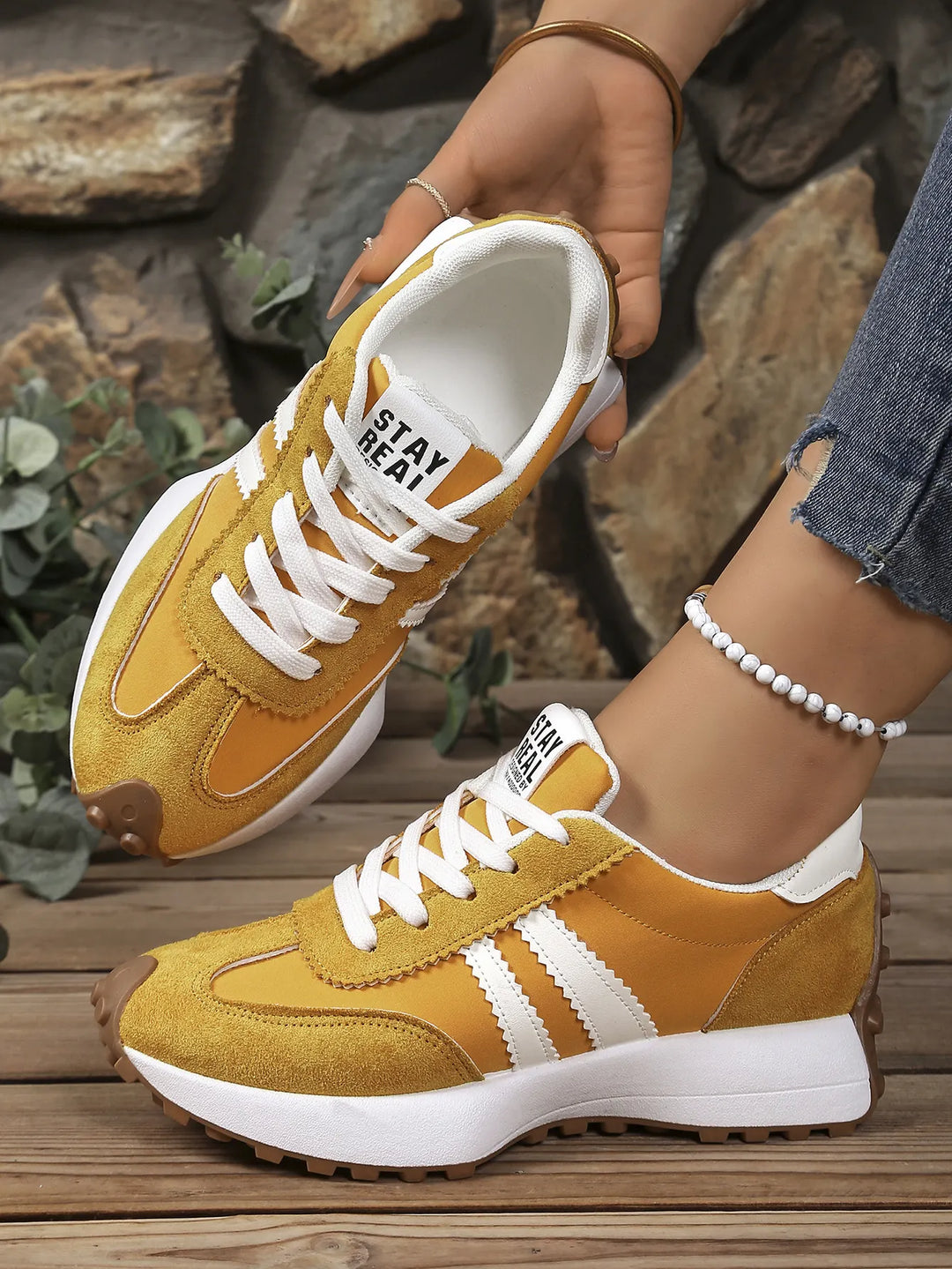 Lariesa - Sneakers Con Chiusura a Lacci e Strisce a Contrasto