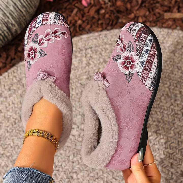 Estila - Pantofole Con Ricami Floreali e Bordatura in Morbido Peluche