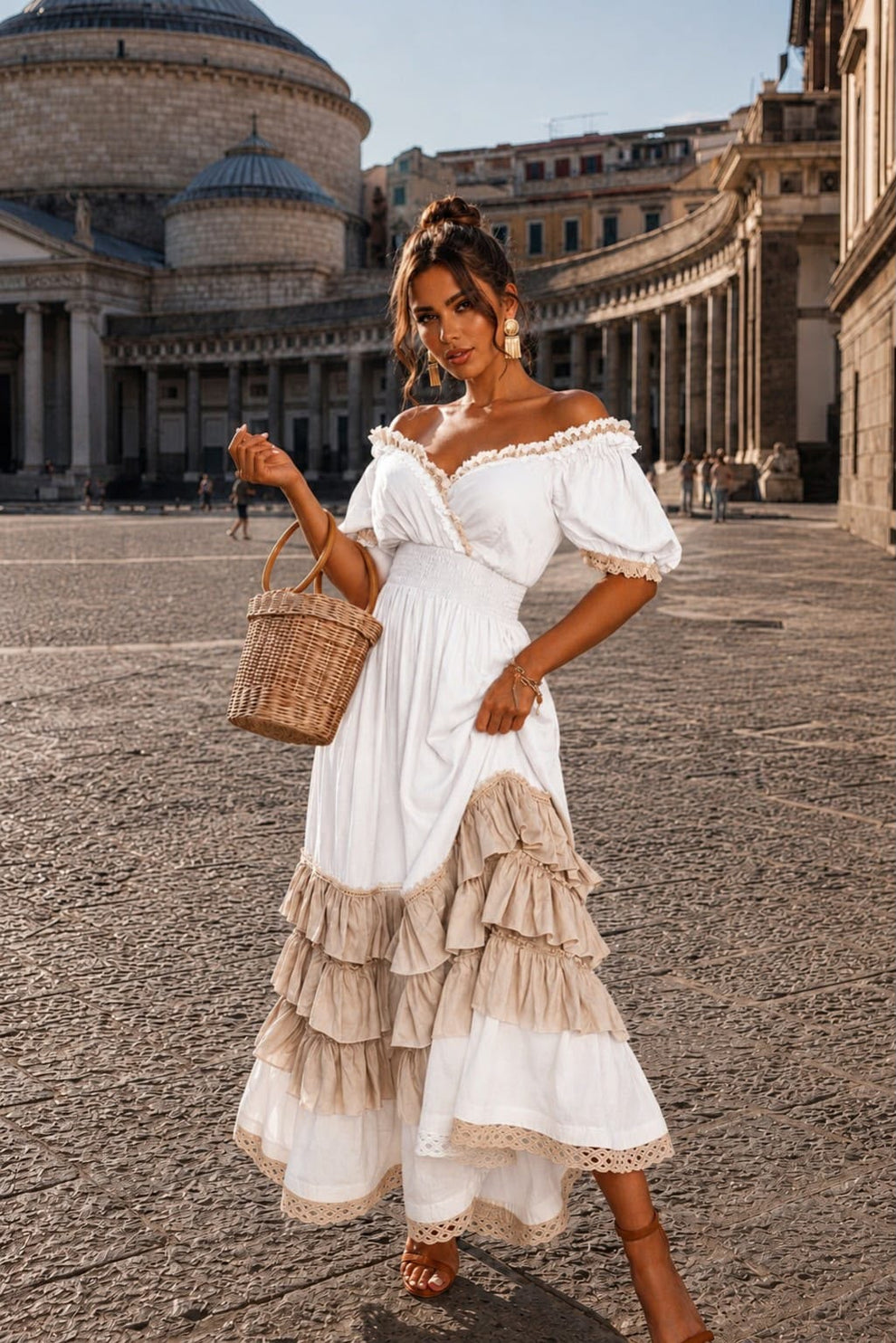 Naeun - Abito Maxi Con Spalle Scoperte Balze e Bordi in Pizzo