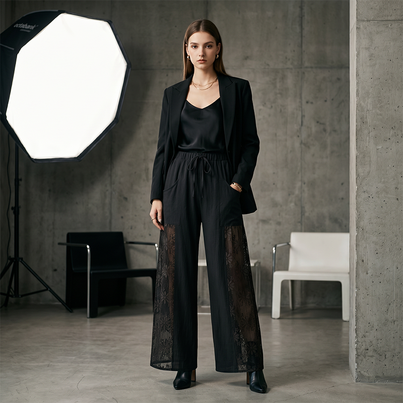 Qerina - Pantaloni Con Delicati Inserti in Pizzo Floreale